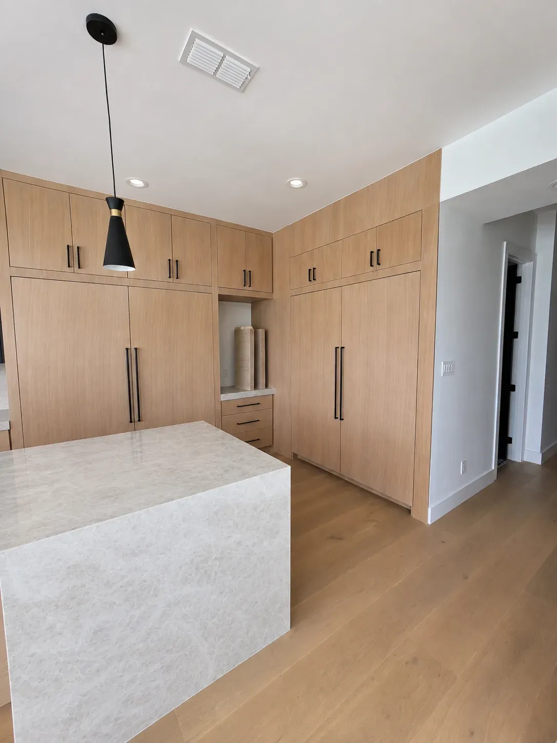 Oak, Black & Brass Kitchen, view 4