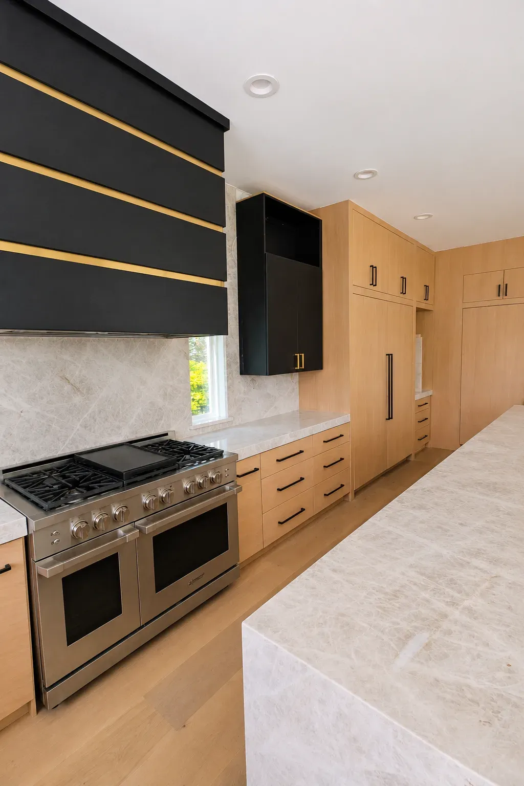 Oak, Black & Brass Kitchen, view 5